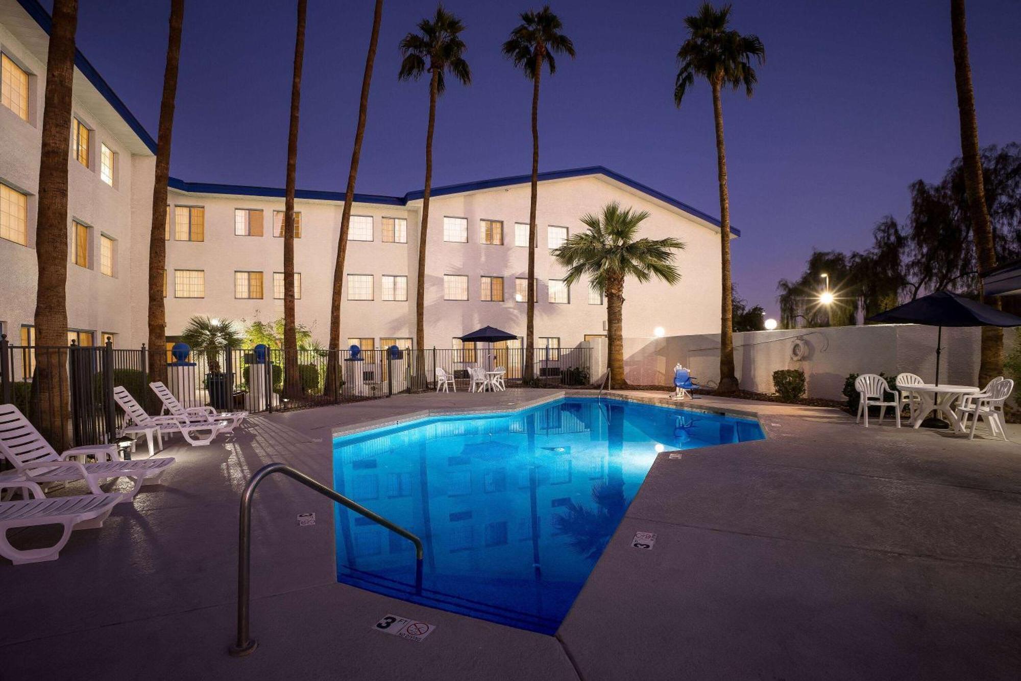 Days Inn & Suites By Wyndham Mesa Near Phoenix Exteriér fotografie