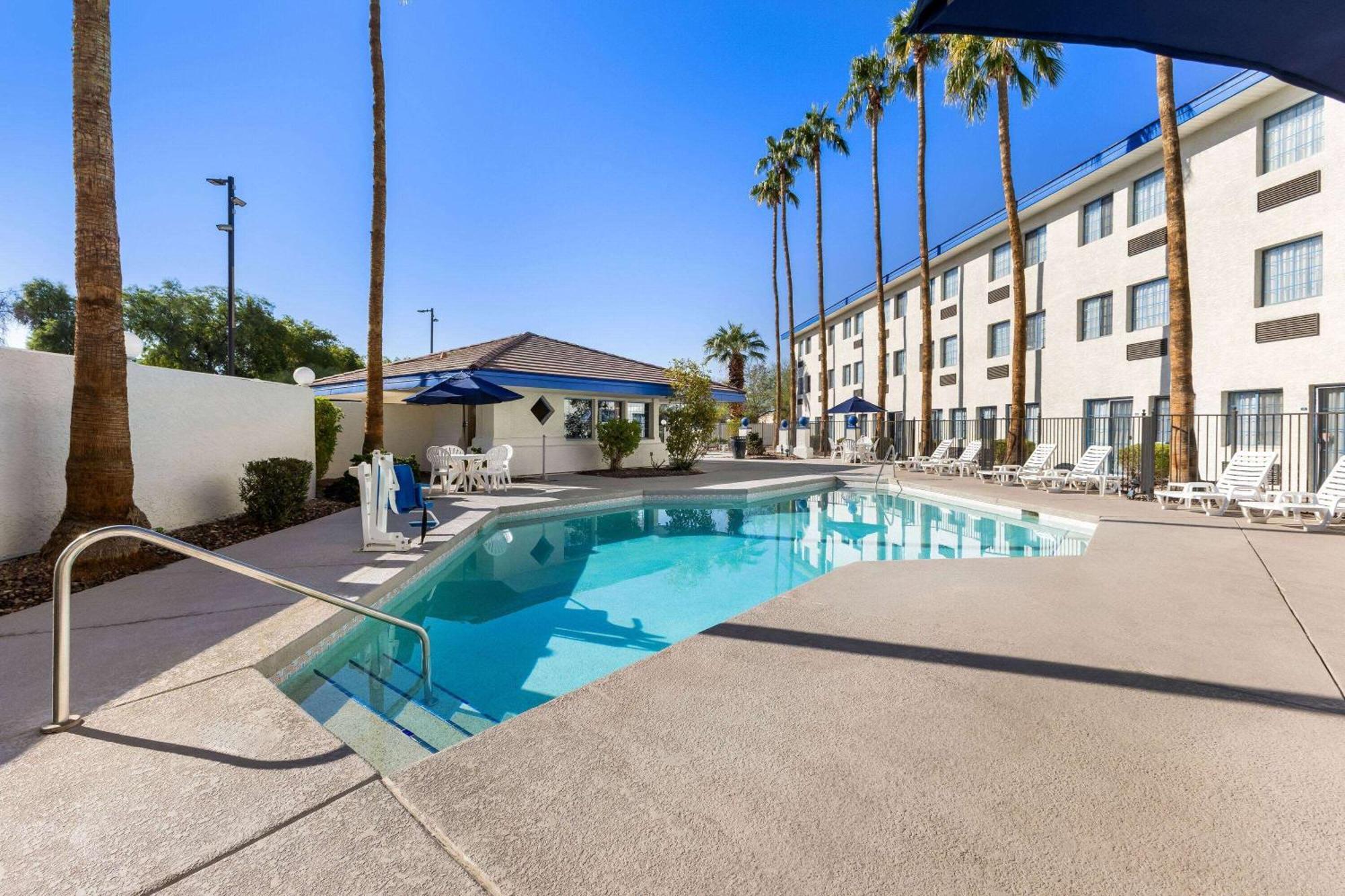 Days Inn & Suites By Wyndham Mesa Near Phoenix Exteriér fotografie